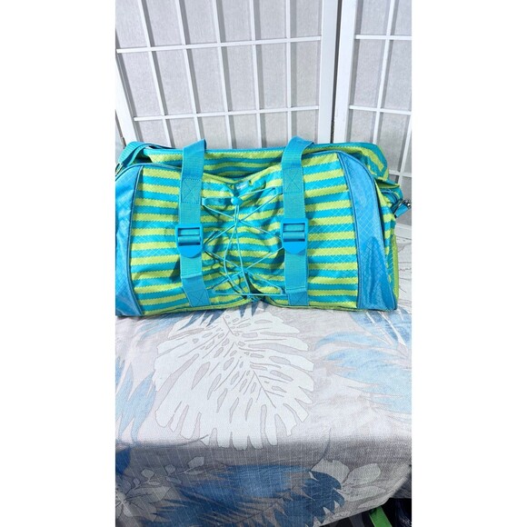 Thirty One Pro Duffle Huge Weekend Bag Shoe Pocket Lime Wave Tote Bag - Picture 1 of 13